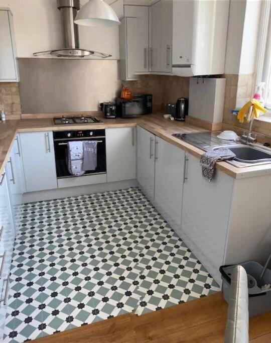 3 Double Bedroomed Flat, Acton. London, Uk 외부 사진