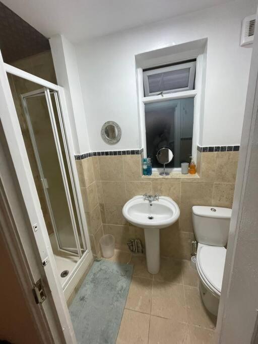 3 Double Bedroomed Flat, Acton. London, Uk 외부 사진