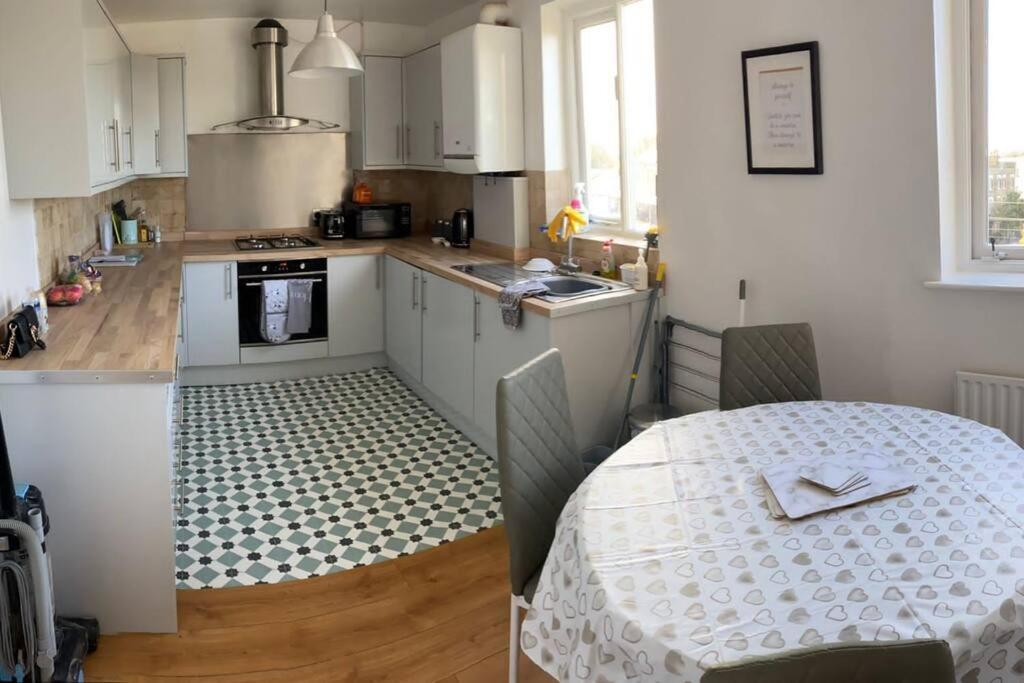3 Double Bedroomed Flat, Acton. London, Uk 외부 사진